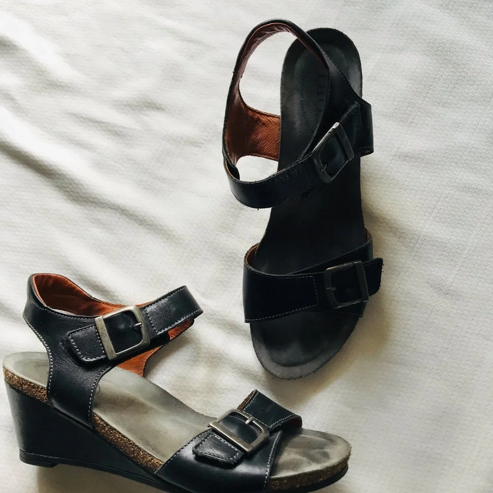 Taos‎ Women's Black Wedge Sandals